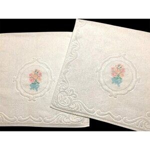 Vintage 2 Piece Set Sculpted Cannon Bath Towels White Embroidered Floral Cottage